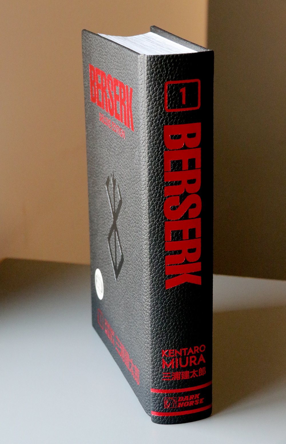 Berserk Deluxe Edition Volume 1